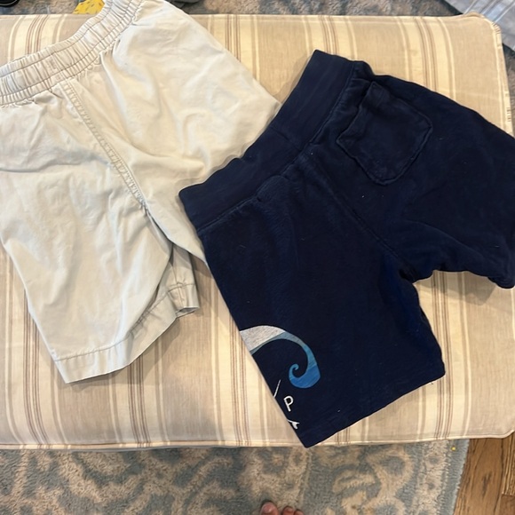 Two pair gap shorts, one khaki one navy size X small - Picture 7 of 7